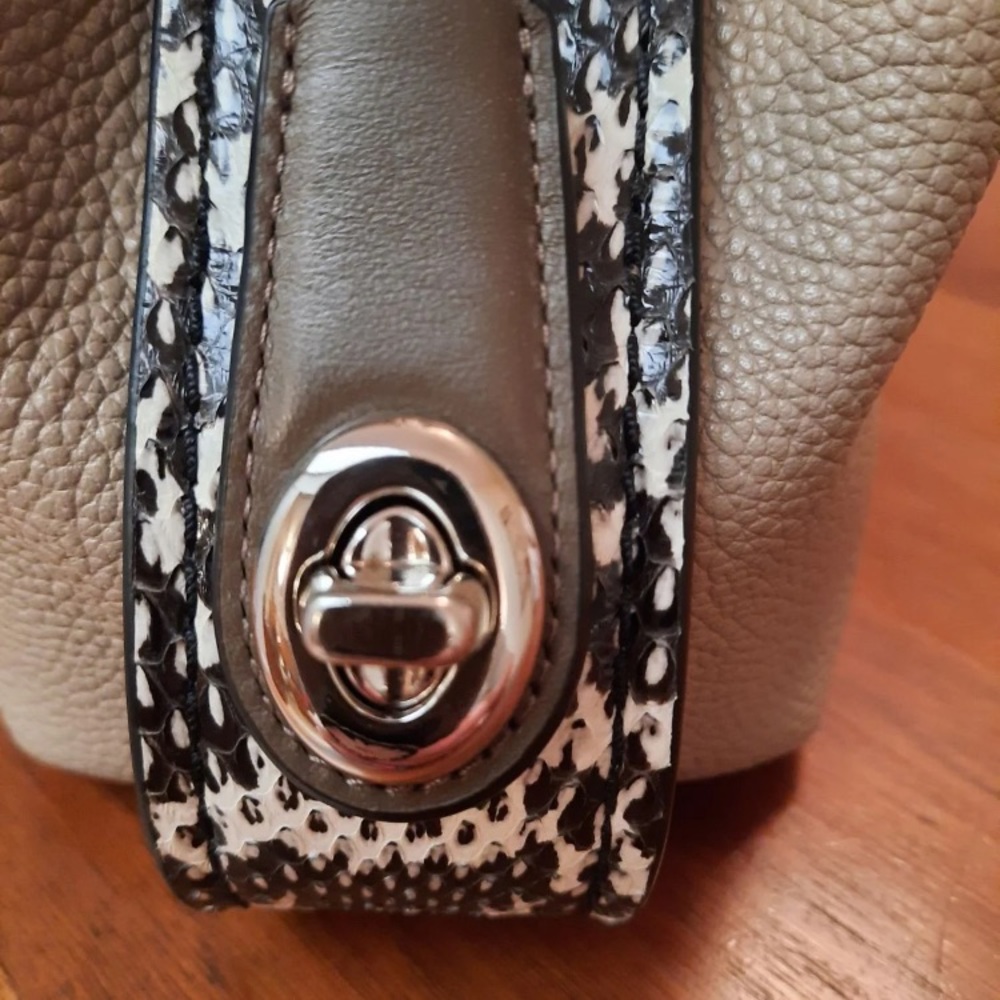 Authentic Coach Edie 31 with snake trim - Picture 7 of 11